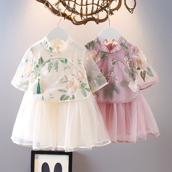 Lilletikandi ja tülliga suvine lastekleit