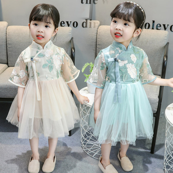 Modern, tüll és hímzéssel ellátott gyerekruha lányoknak