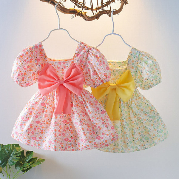 Lillemotiivide ja paelaga vabaaja kleit tüdrukutele