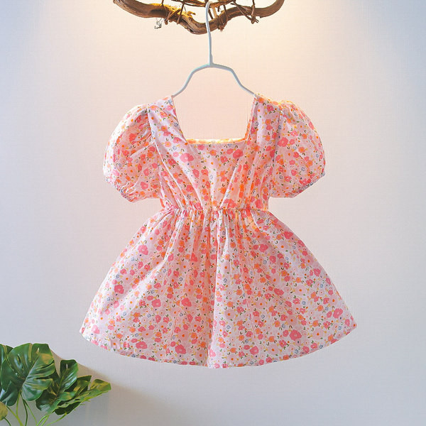 Lillemotiivide ja paelaga vabaaja kleit tüdrukutele