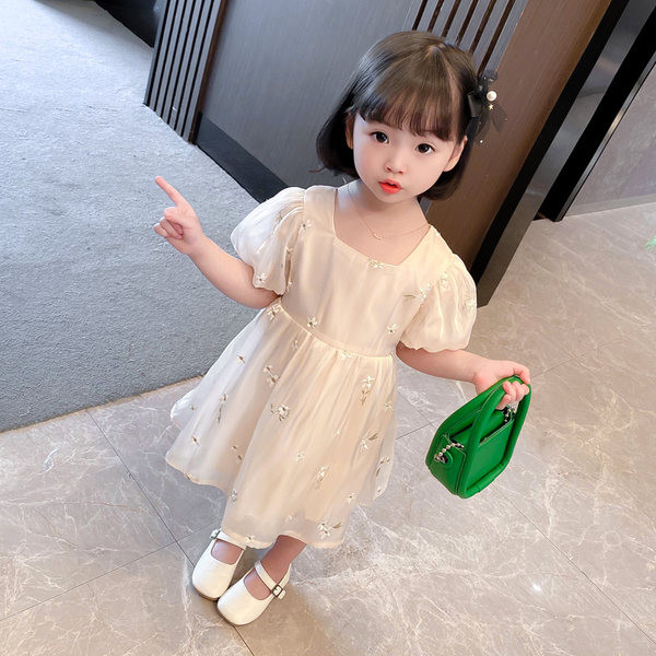 Dječja kratka haljina s trakom i cvjetnim uzorkom