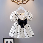 Moodsa lõikega kleit tüdrukule