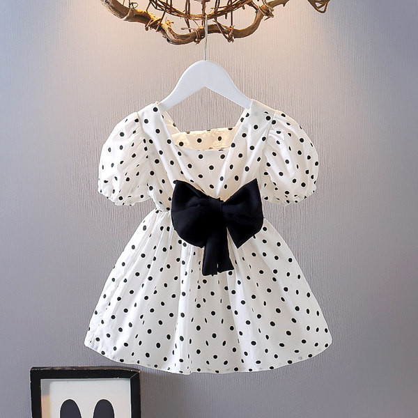 Moodsa lõikega kleit tüdrukule