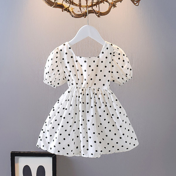 Moodsa lõikega kleit tüdrukule