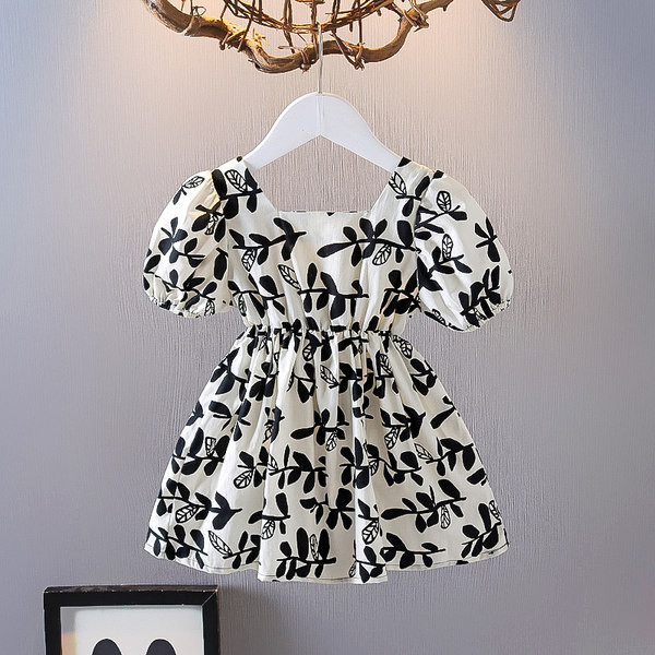 Moodsa lõikega kleit tüdrukule