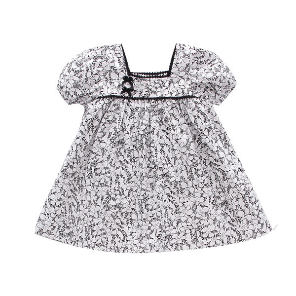 Dječja haljina s četvrtastim izrezom i kratkim rukavima