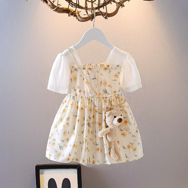 Modern gyerekruha gombokkal és virágmotívumokkal