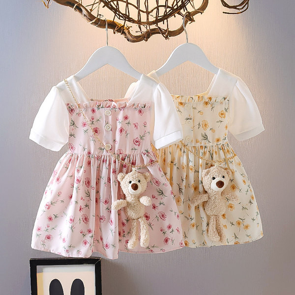 Modern gyerekruha gombokkal és virágmotívumokkal