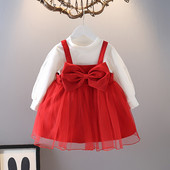 Punase ja sinise värvi paela ja tülliga lastekleit