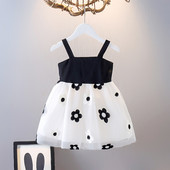 Nyári ruha tüll és vékony pántokkal