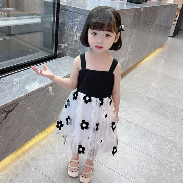 Nyári ruha tüll és vékony pántokkal