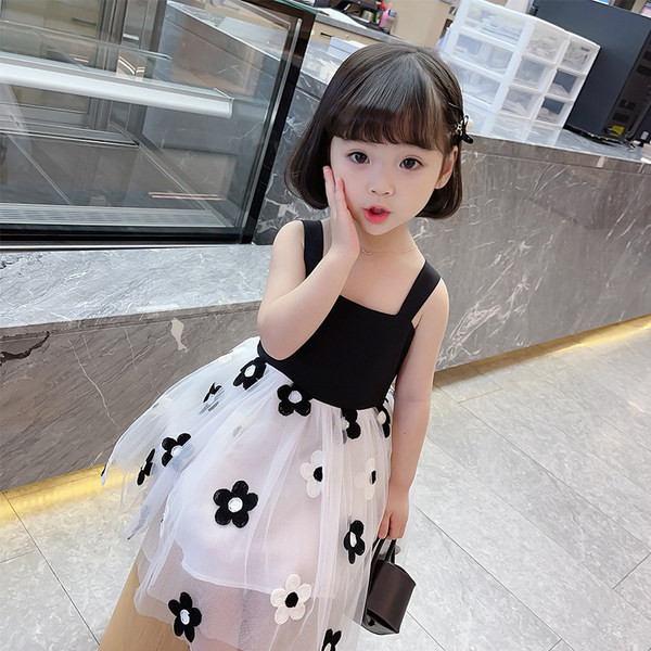 Nyári ruha tüll és vékony pántokkal