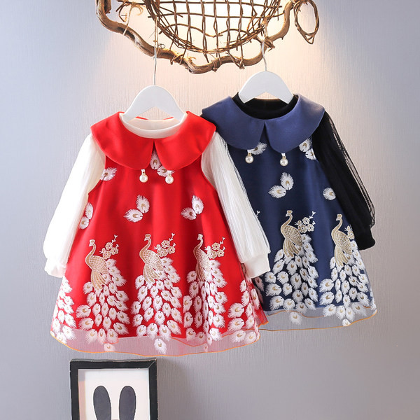 Μοντέρνο φόρεμα για κορίτσια με απλικέ και διακόσμηση με πέρλες