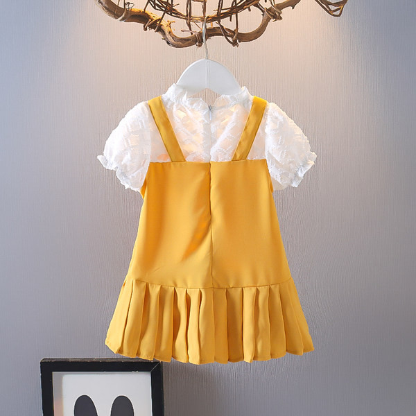 Laste kaasaegne nööpidega kleit