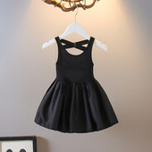 Seljas ristrihmadega suvekleit