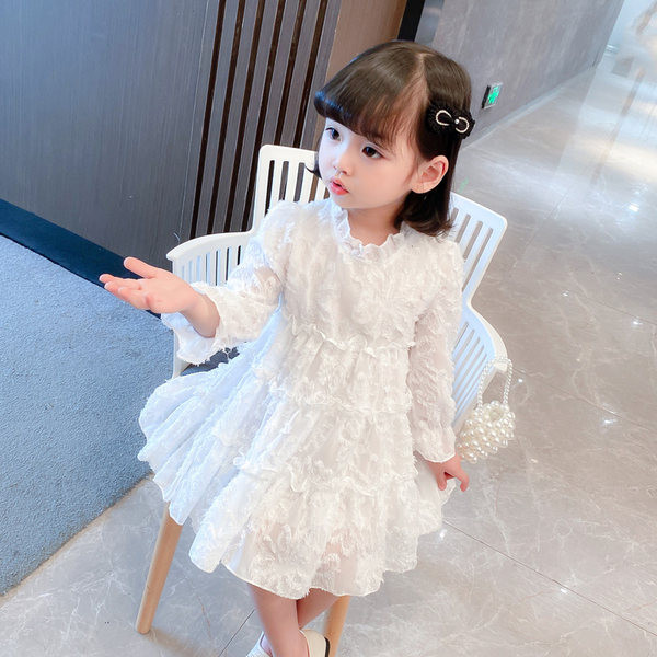 Kevadine valge kleit tüdrukutele - lõikega mudel