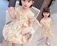 Rövid ujjú, virágmintás gyerekruha