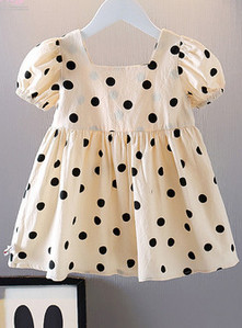 Παιδικό φόρεμα με τετράγωνη λαιμόκοψη και κοντό μανίκι