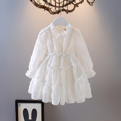 Pikkade varrukatega lastekleit