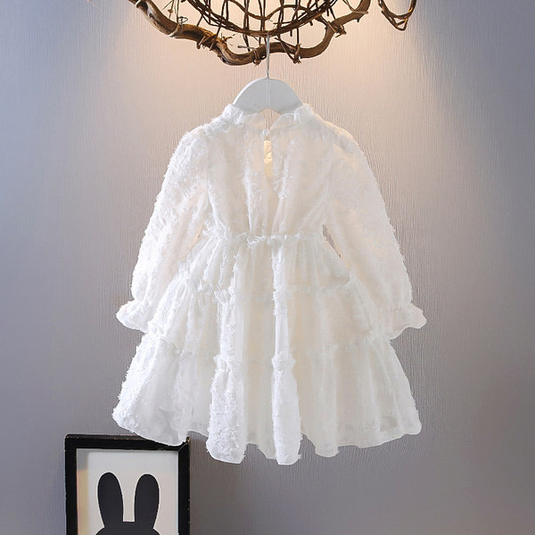 Pikkade varrukatega lastekleit