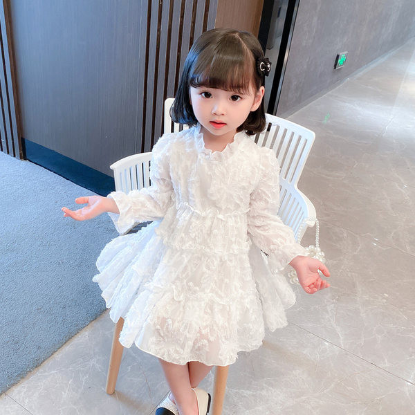 Pikkade varrukatega lastekleit