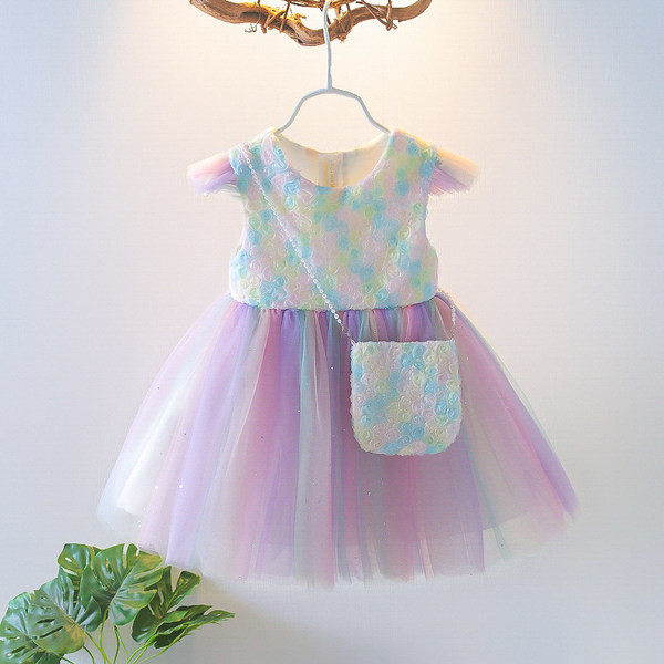 Värviline tülliga lastekleit