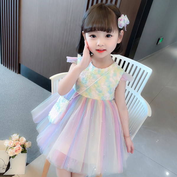 Värviline tülliga lastekleit