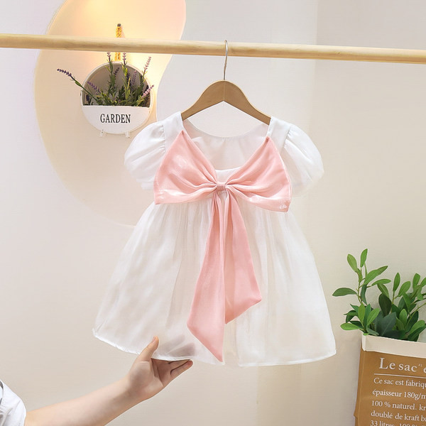 Nyári gyerekruha fehér színben, szalaggal