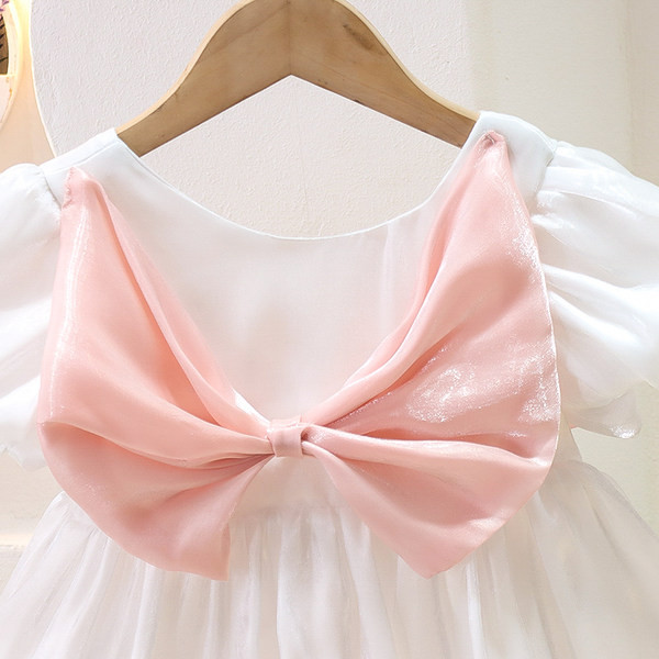 Nyári gyerekruha fehér színben, szalaggal