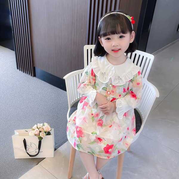 Modern gyerekruha gombokkal és fürtökkel lányoknak