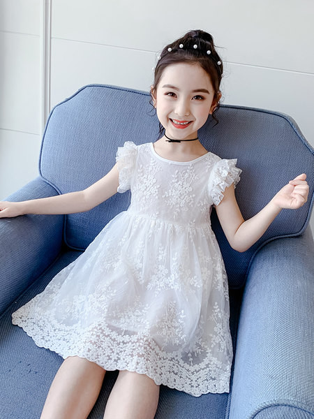 Vaikiška nėriniuota suknelė trumpomis rankovėmis ir siuvinėjimu