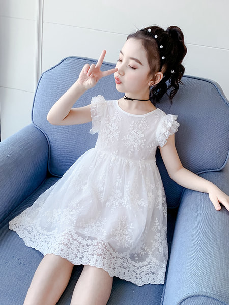 Vaikiška nėriniuota suknelė trumpomis rankovėmis ir siuvinėjimu