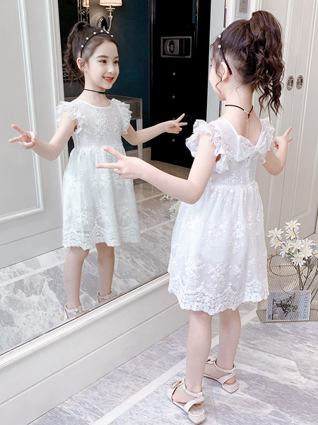 Vaikiška nėriniuota suknelė trumpomis rankovėmis ir siuvinėjimu