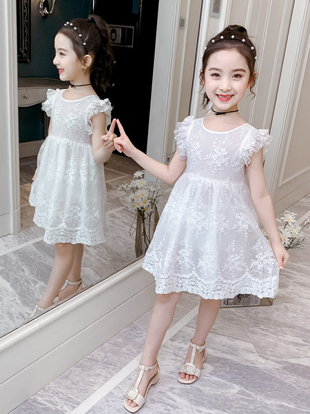 Vaikiška nėriniuota suknelė trumpomis rankovėmis ir siuvinėjimu