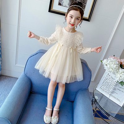 Gyerekruha hosszú ujjú fürtökkel és szalaggal