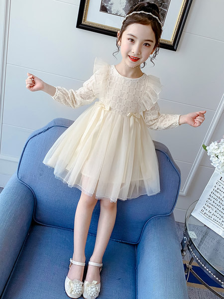 Gyerekruha hosszú ujjú fürtökkel és szalaggal