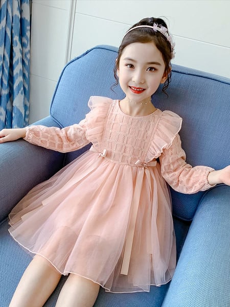 Gyerekruha hosszú ujjú fürtökkel és szalaggal