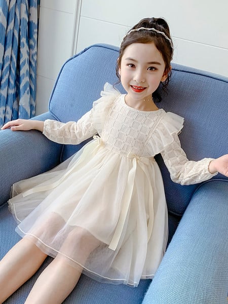 Gyerekruha hosszú ujjú fürtökkel és szalaggal