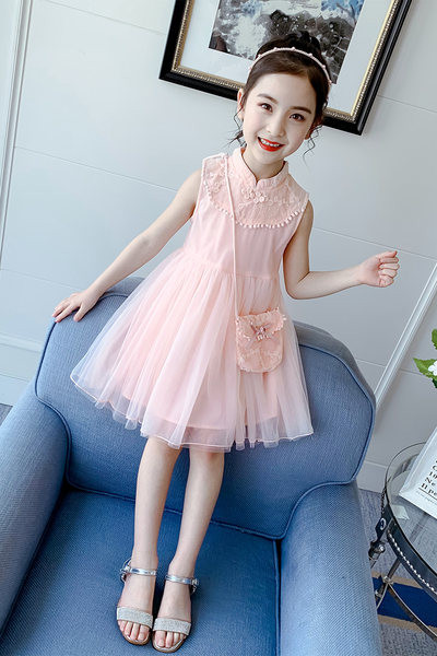 Moodne tülliga lastekleit