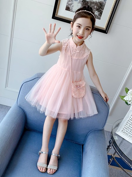 Moodne tülliga lastekleit