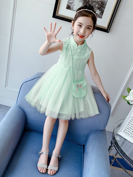 Moodne tülliga lastekleit