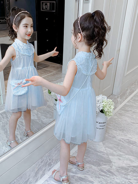 Moodne tülliga lastekleit