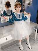 Pikkade varrukatega tikandiga ja tülliga lastekleit