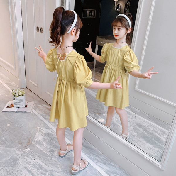 Dječja haljina s četvrtastim izrezom i kratkim rukavima žute boje