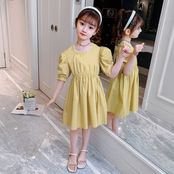 Dječja haljina s četvrtastim izrezom i kratkim rukavima žute boje