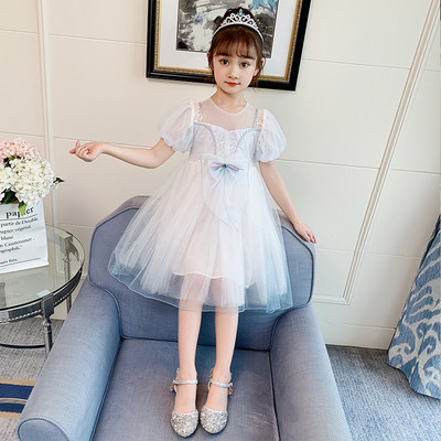 Modern ruha tüllel és szalaggal