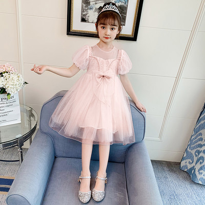 Modern ruha tüllel és szalaggal