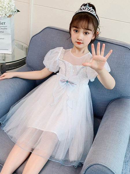 Modern ruha tüllel és szalaggal