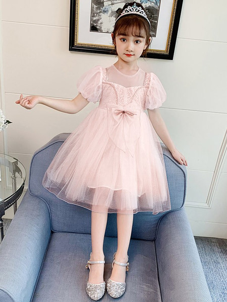 Modern ruha tüllel és szalaggal