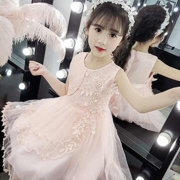 Elegantne tülli ja pitsiga lastekleit